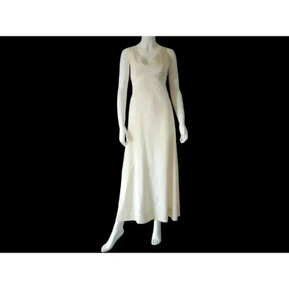 Vintage Other - VINTAGE 1940s Rayon Taffeta Full Length Ivory Slip S/M 6-8